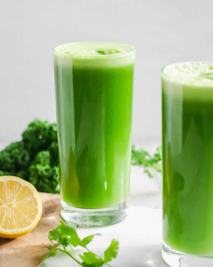 Clean and green juice 2 glasses